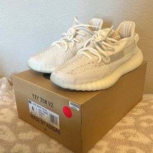 Like new Yeezy boost 350 V2 in Bone. Size 6